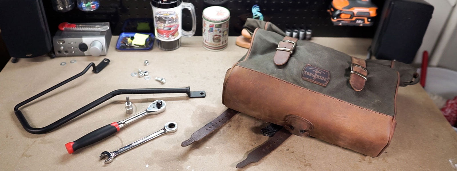 Soft saddlebag for cafe racer.