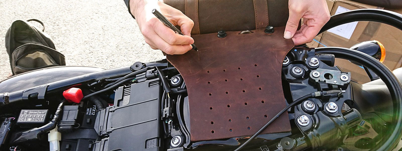 Mounting a LOXX Saddlebag on a Bonneville.