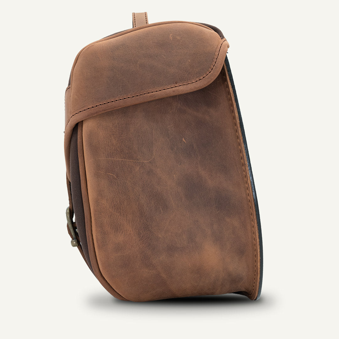 Nice leather hard pannier moto.