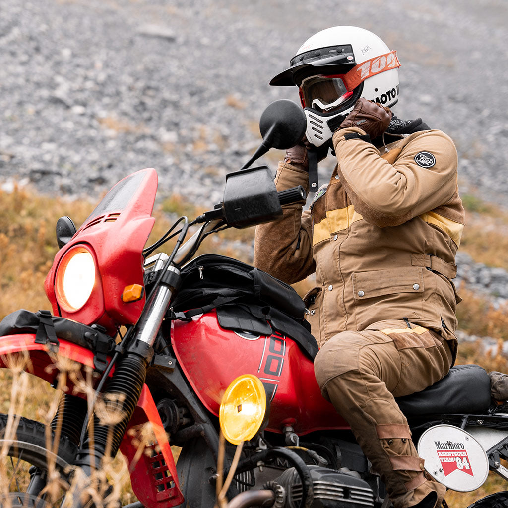 Waterproof magnetic tank bag.