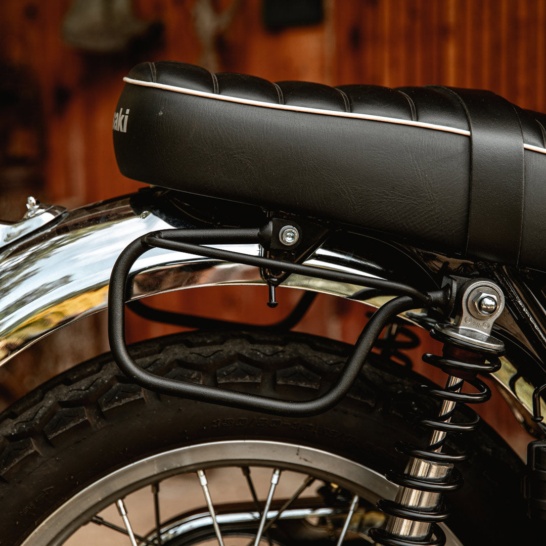 Saddlebag holder for kawa W800.