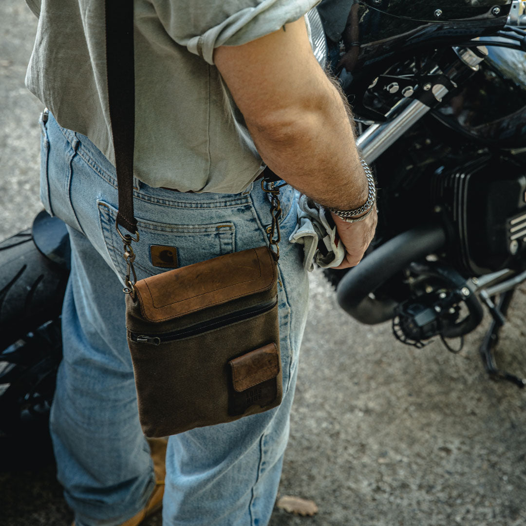 Moto shoulder bag and tank bag 2-in-1