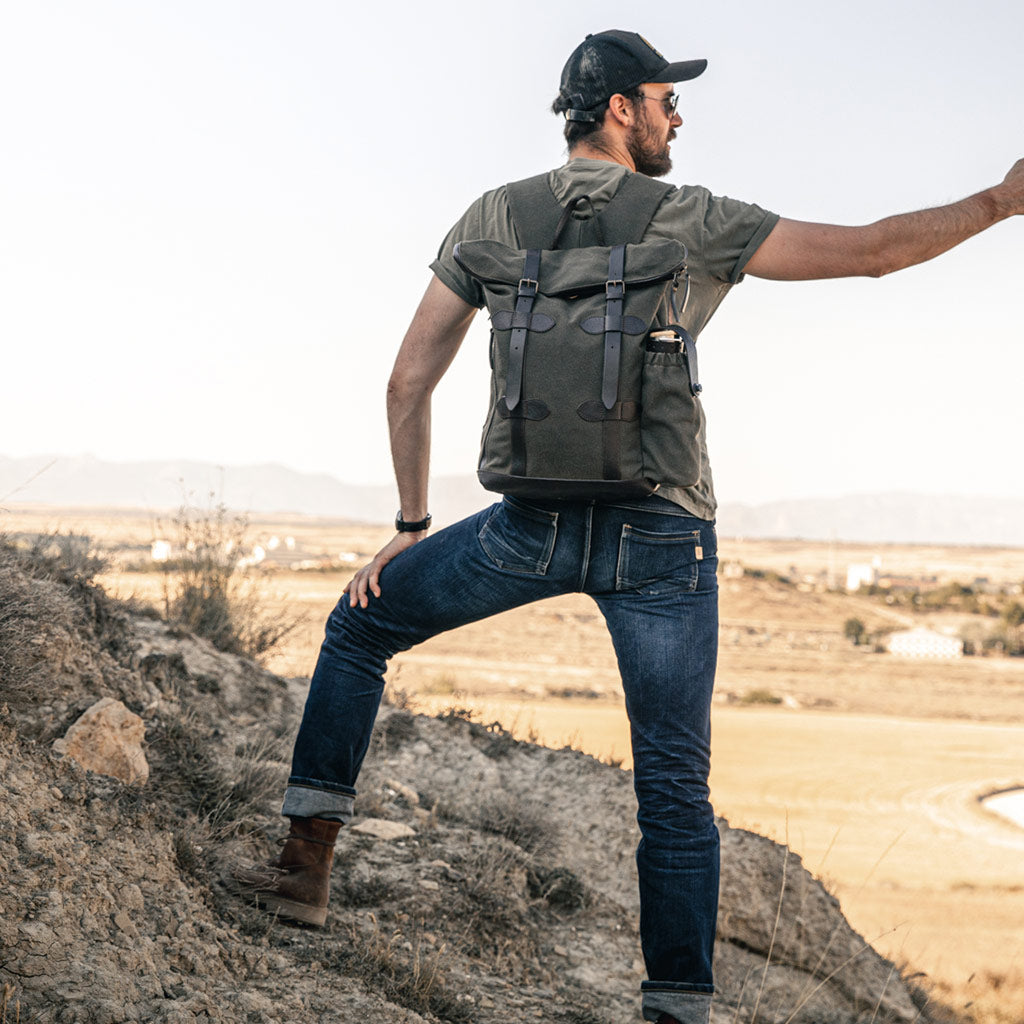 Motorcycle backpack built for tough conditions. - LONGRIDE